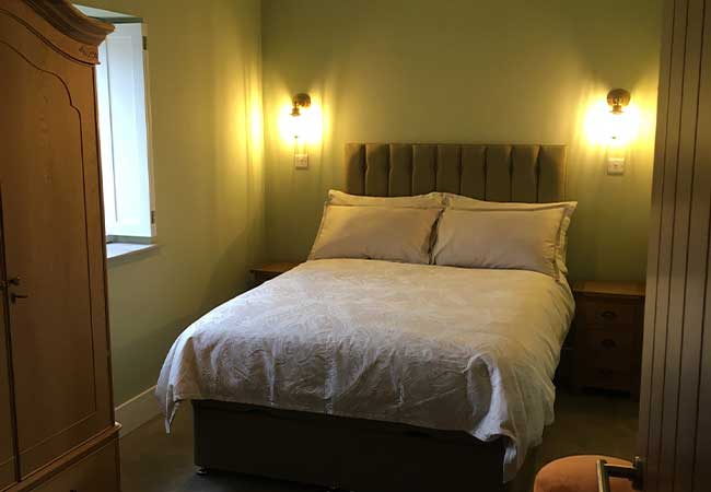 garden-cottage-bedroom